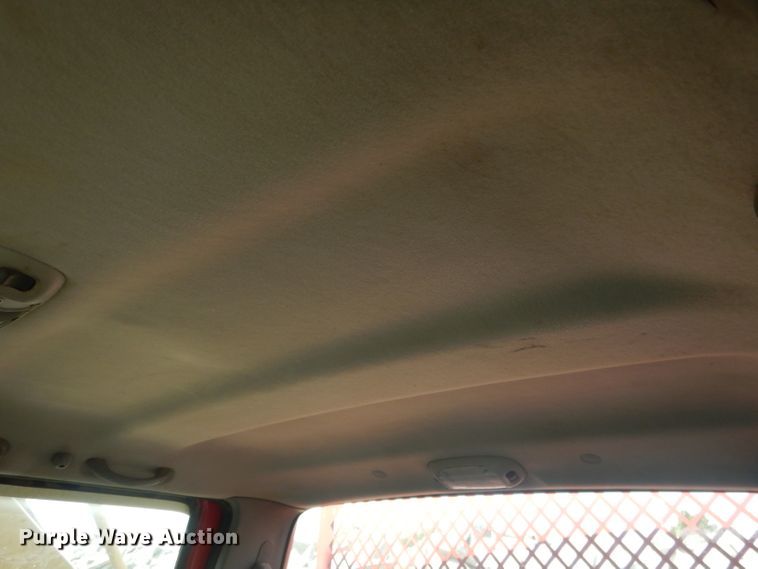 image for item HU9284 2002 Ford F550 Super Duty XL  Crew Cab flatbed truck