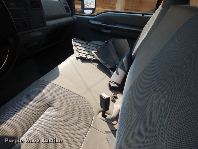 image for item HU9284 2002 Ford F550 Super Duty XL  Crew Cab flatbed truck