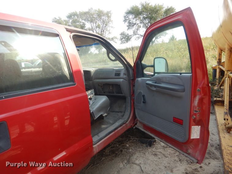 image for item HU9284 2002 Ford F550 Super Duty XL  Crew Cab flatbed truck