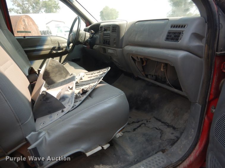 image for item HU9284 2002 Ford F550 Super Duty XL  Crew Cab flatbed truck