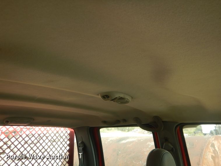 image for item HU9284 2002 Ford F550 Super Duty XL  Crew Cab flatbed truck