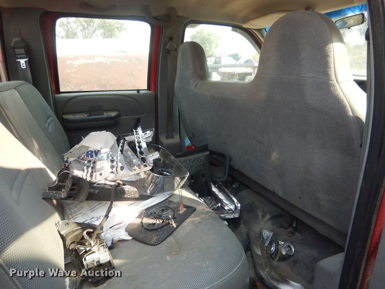 image for item HU9284 2002 Ford F550 Super Duty XL  Crew Cab flatbed truck