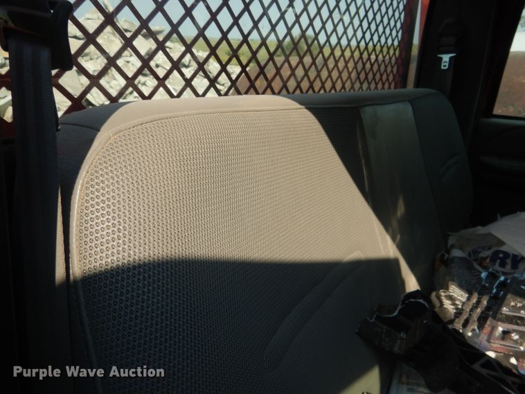 image for item HU9284 2002 Ford F550 Super Duty XL  Crew Cab flatbed truck