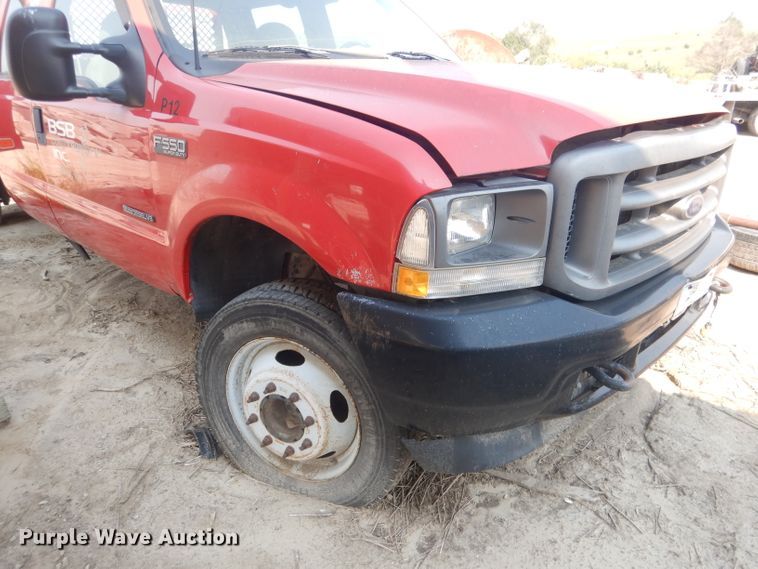 image for item HU9284 2002 Ford F550 Super Duty XL  Crew Cab flatbed truck