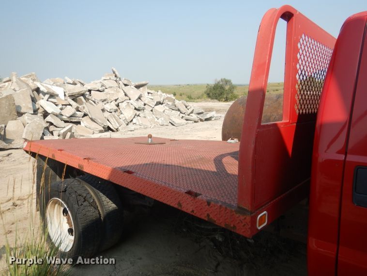 image for item HU9284 2002 Ford F550 Super Duty XL  Crew Cab flatbed truck