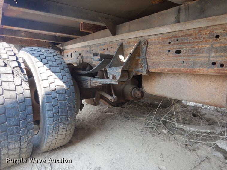 image for item HU9284 2002 Ford F550 Super Duty XL  Crew Cab flatbed truck