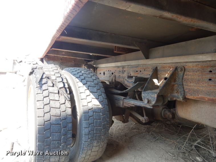 image for item HU9284 2002 Ford F550 Super Duty XL  Crew Cab flatbed truck