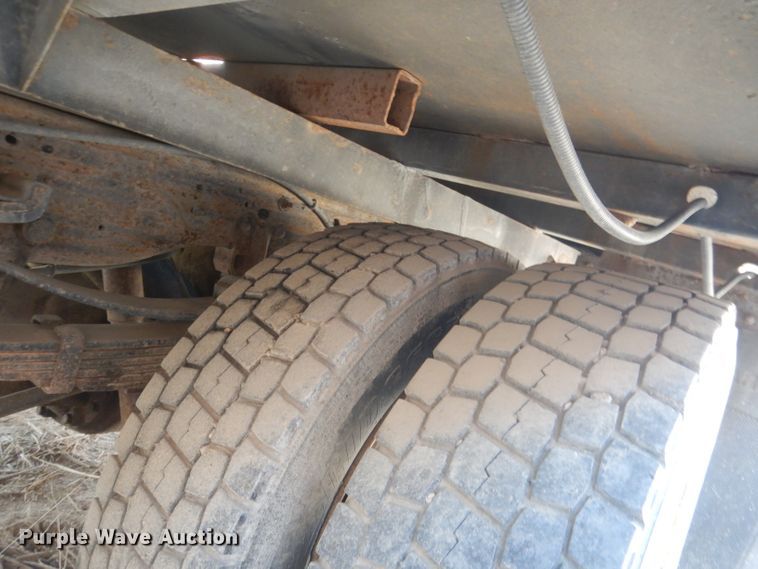 image for item HU9284 2002 Ford F550 Super Duty XL  Crew Cab flatbed truck