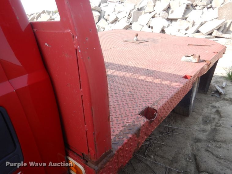 image for item HU9284 2002 Ford F550 Super Duty XL  Crew Cab flatbed truck