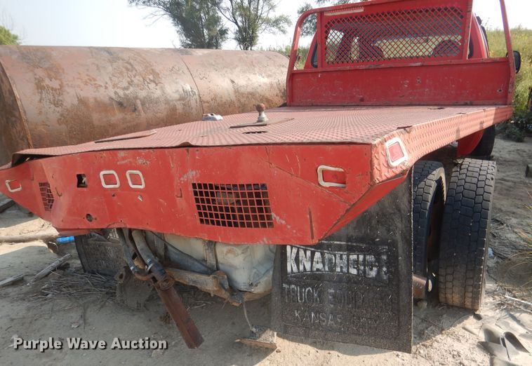 image for item HU9284 2002 Ford F550 Super Duty XL  Crew Cab flatbed truck