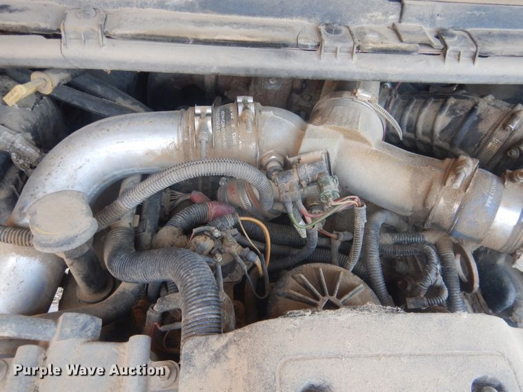 image for item HU9284 2002 Ford F550 Super Duty XL  Crew Cab flatbed truck