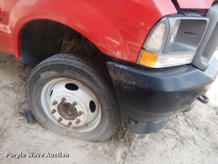 image for item HU9284 2002 Ford F550 Super Duty XL  Crew Cab flatbed truck