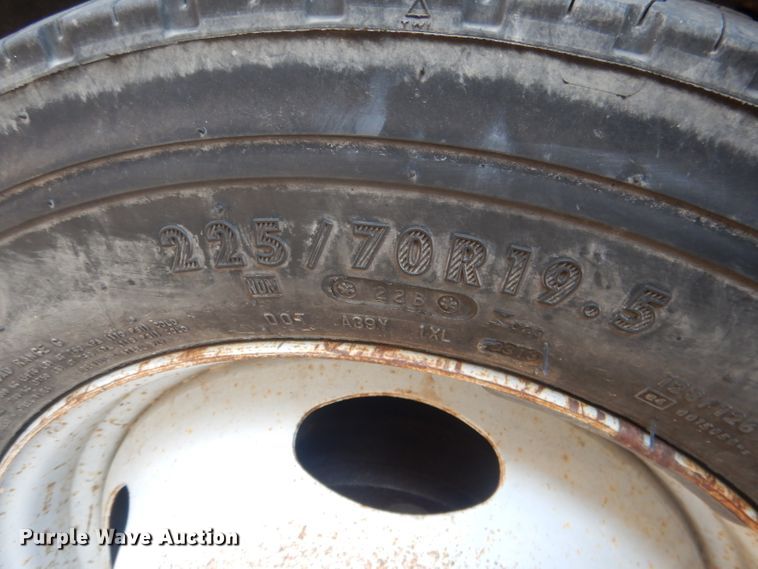 image for item HU9284 2002 Ford F550 Super Duty XL  Crew Cab flatbed truck