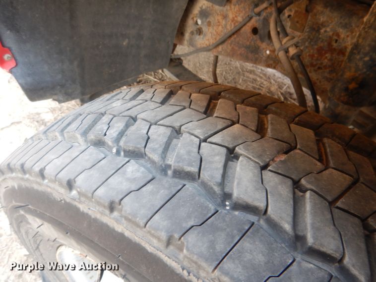 image for item HU9284 2002 Ford F550 Super Duty XL  Crew Cab flatbed truck