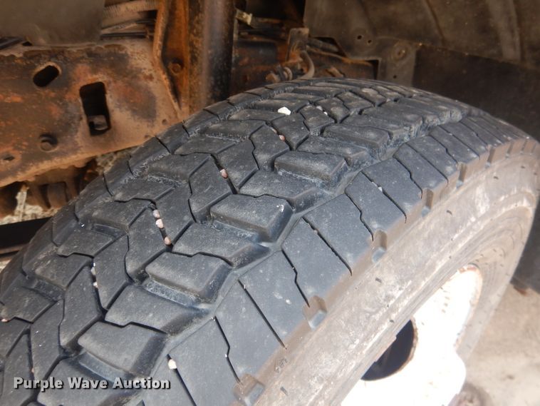 image for item HU9284 2002 Ford F550 Super Duty XL  Crew Cab flatbed truck