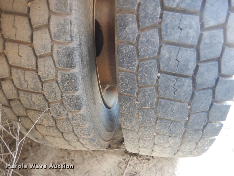 image for item HU9284 2002 Ford F550 Super Duty XL  Crew Cab flatbed truck