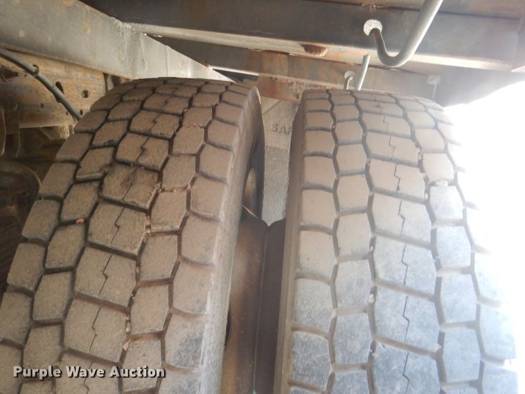 image for item HU9284 2002 Ford F550 Super Duty XL  Crew Cab flatbed truck