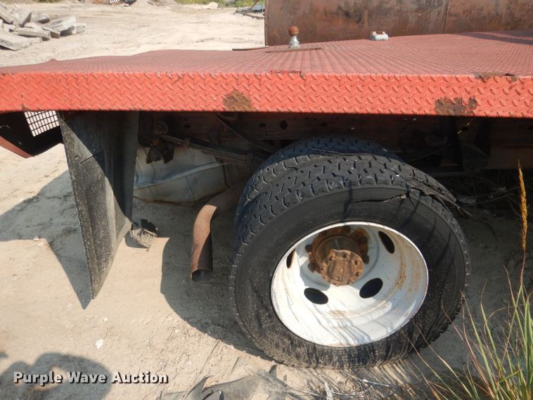 image for item HU9284 2002 Ford F550 Super Duty XL  Crew Cab flatbed truck