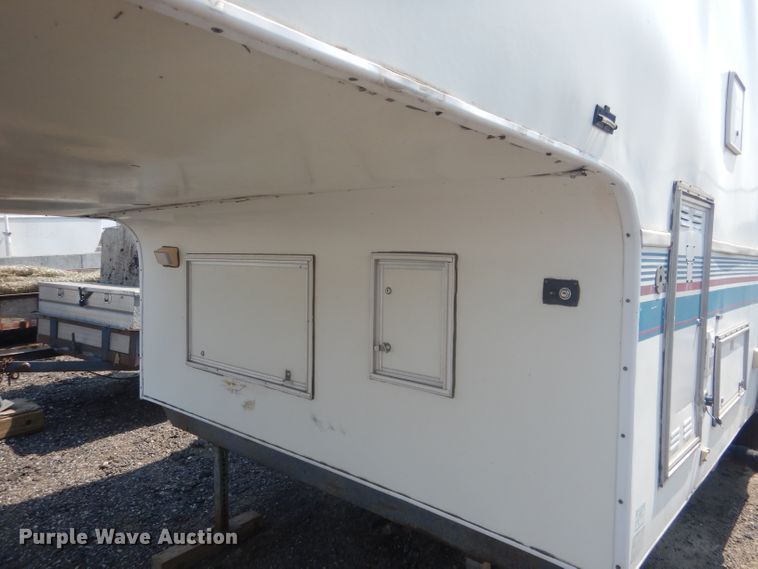 image for item HU9285 1997 Fleetwood Prowler  camper