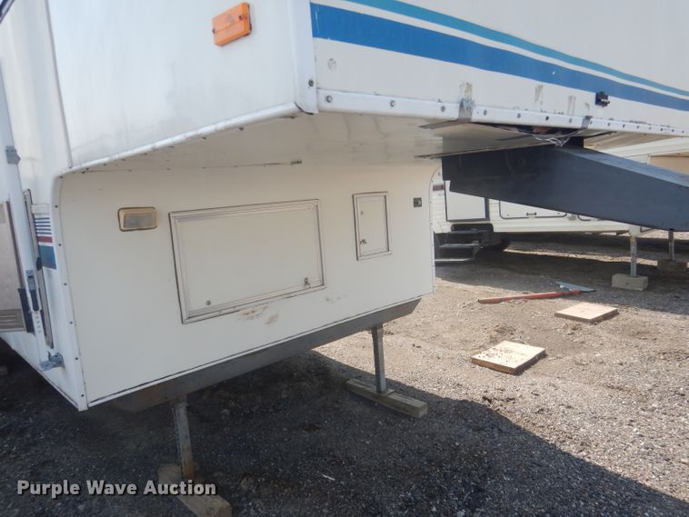 image for item HU9285 1997 Fleetwood Prowler  camper