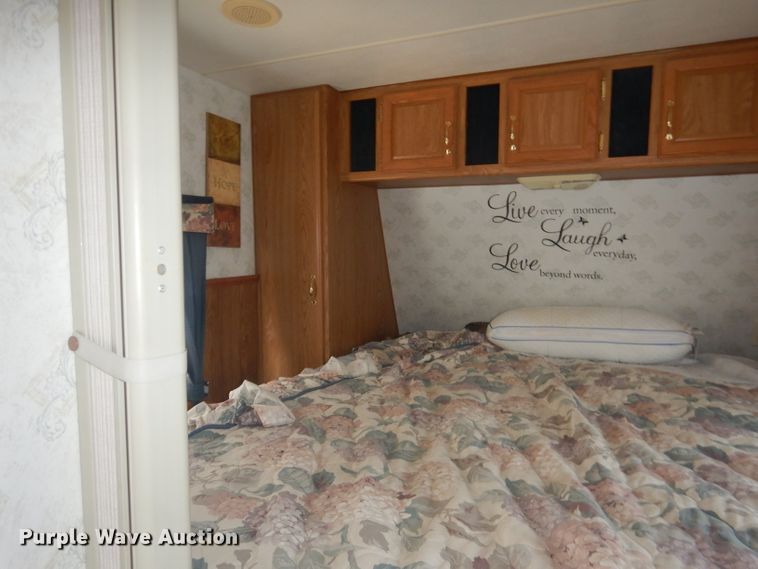 image for item HU9285 1997 Fleetwood Prowler  camper