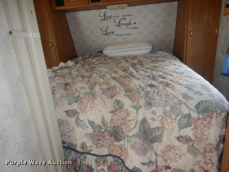 image for item HU9285 1997 Fleetwood Prowler  camper