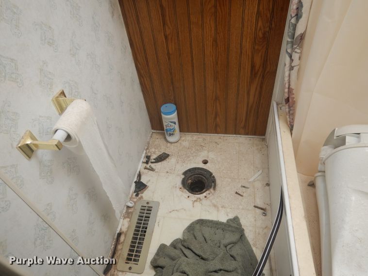 image for item HU9285 1997 Fleetwood Prowler  camper