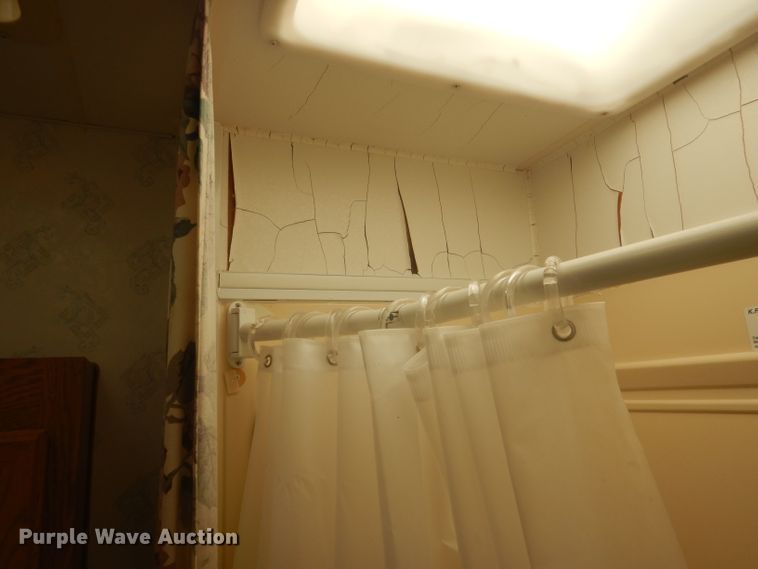 image for item HU9285 1997 Fleetwood Prowler  camper