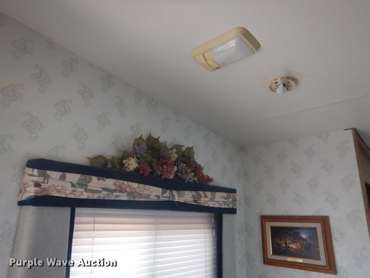 image for item HU9285 1997 Fleetwood Prowler  camper