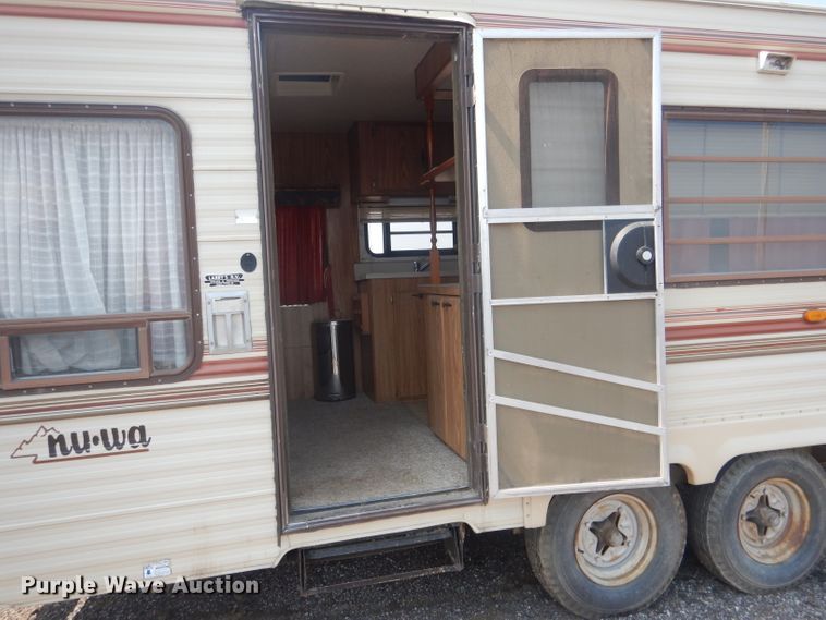 image for item HU9286 1986 Nuwa Hitchhiker  camper