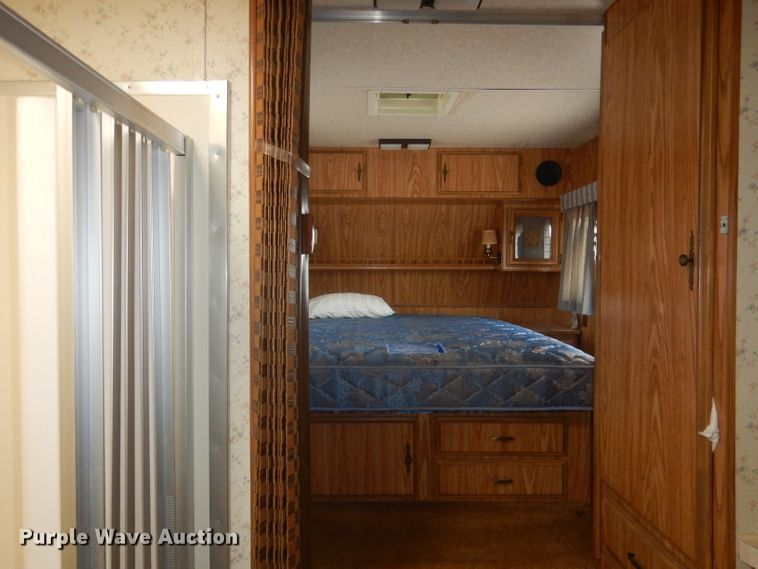 image for item HU9286 1986 Nuwa Hitchhiker  camper