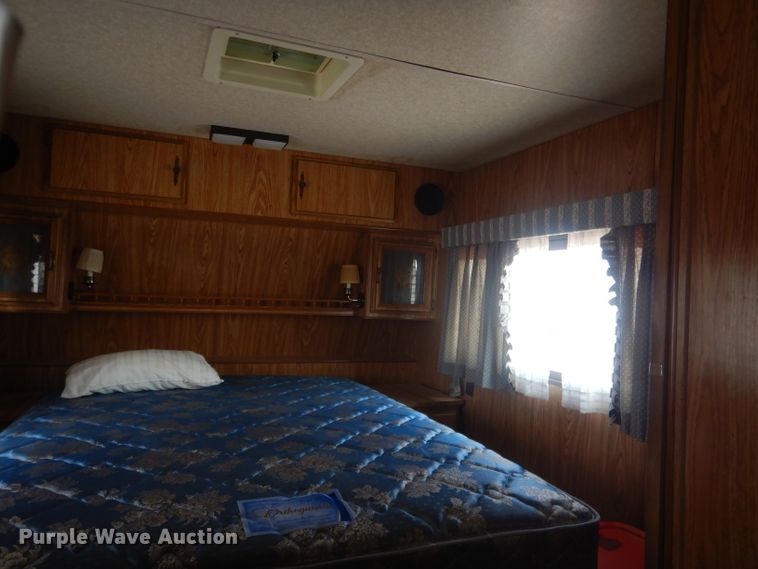 image for item HU9286 1986 Nuwa Hitchhiker  camper