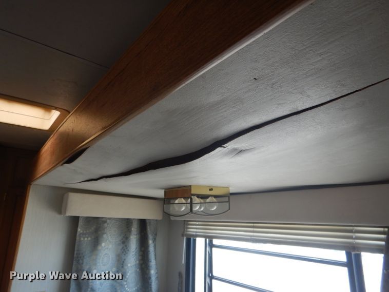 image for item HU9287 1992 Custom Campers Hitchhiker II  camper