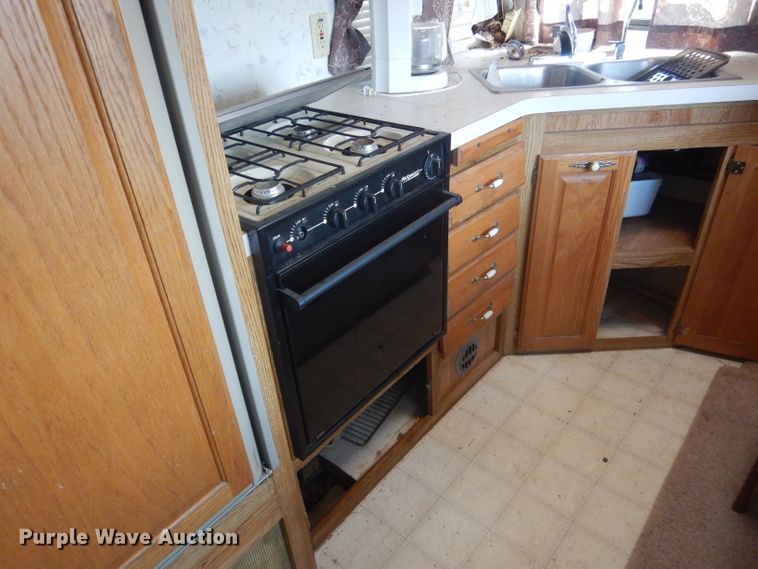 image for item HU9287 1992 Custom Campers Hitchhiker II  camper