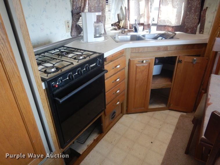 image for item HU9287 1992 Custom Campers Hitchhiker II  camper