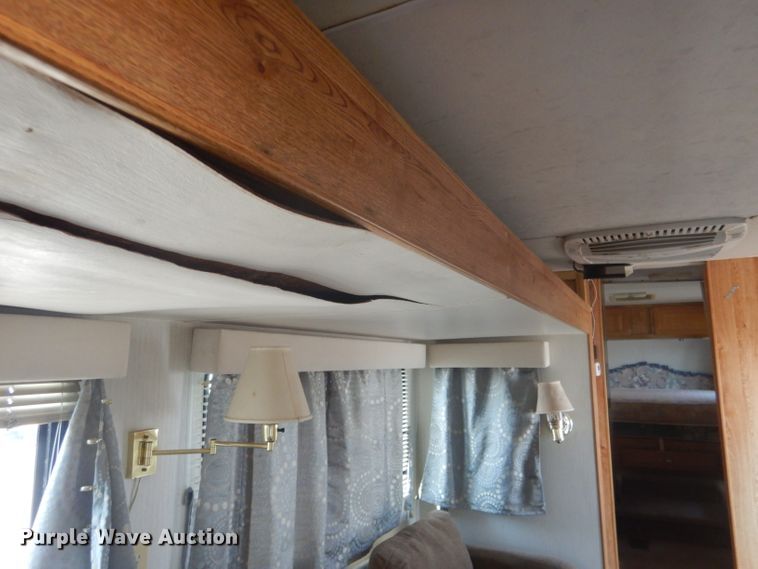 image for item HU9287 1992 Custom Campers Hitchhiker II  camper