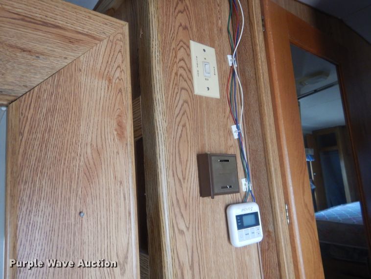 image for item HU9287 1992 Custom Campers Hitchhiker II  camper