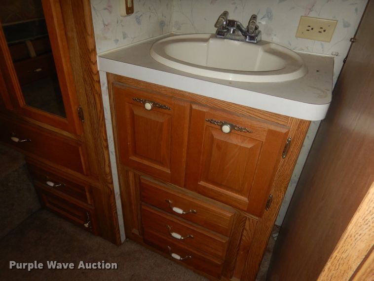 image for item HU9287 1992 Custom Campers Hitchhiker II  camper