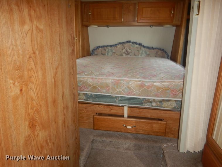 image for item HU9287 1992 Custom Campers Hitchhiker II  camper