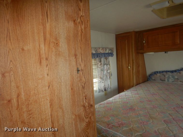 image for item HU9287 1992 Custom Campers Hitchhiker II  camper