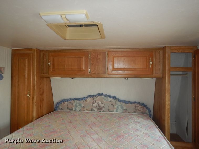 image for item HU9287 1992 Custom Campers Hitchhiker II  camper