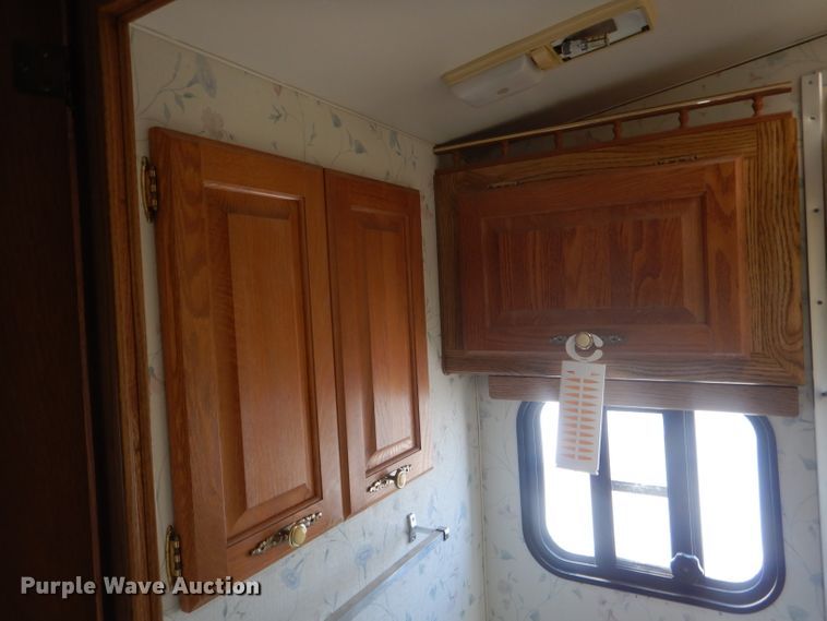 image for item HU9287 1992 Custom Campers Hitchhiker II  camper