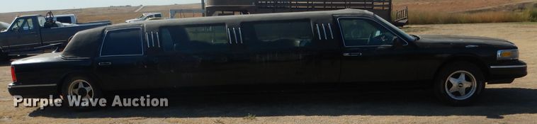 image for item HU9292 1995 Lincoln Town Car  limousine