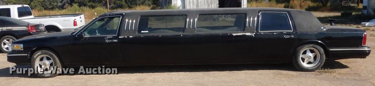 image for item HU9292 1995 Lincoln Town Car  limousine