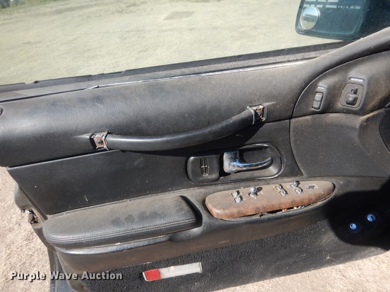 image for item HU9292 1995 Lincoln Town Car  limousine