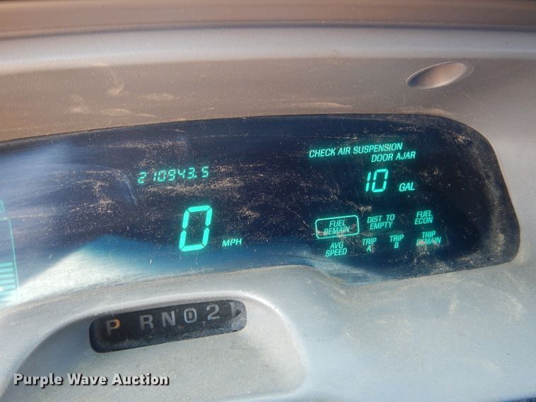 image for item HU9292 1995 Lincoln Town Car  limousine