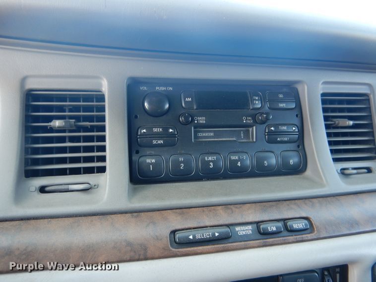 image for item HU9292 1995 Lincoln Town Car  limousine