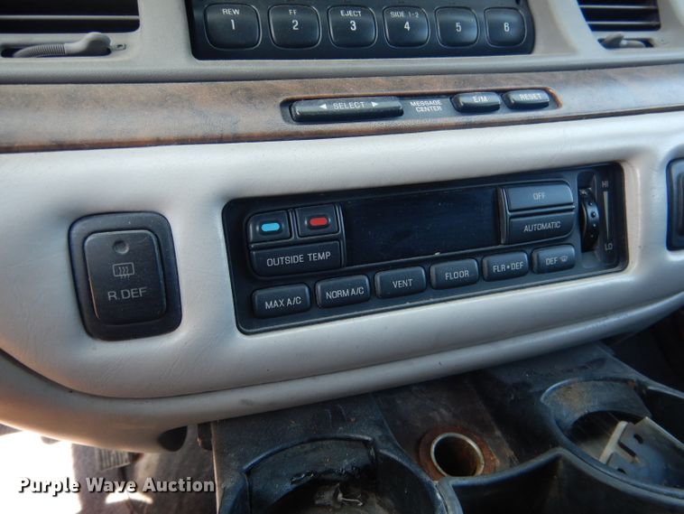 image for item HU9292 1995 Lincoln Town Car  limousine