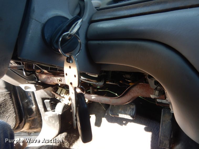 image for item HU9292 1995 Lincoln Town Car  limousine