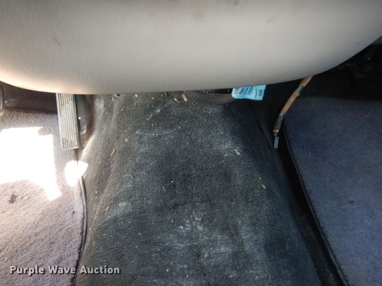 image for item HU9292 1995 Lincoln Town Car  limousine